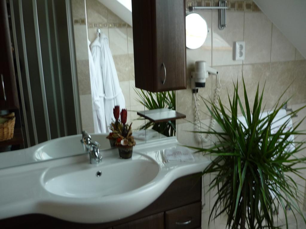 Oereg Malom Hotel Csepreg Номер фото