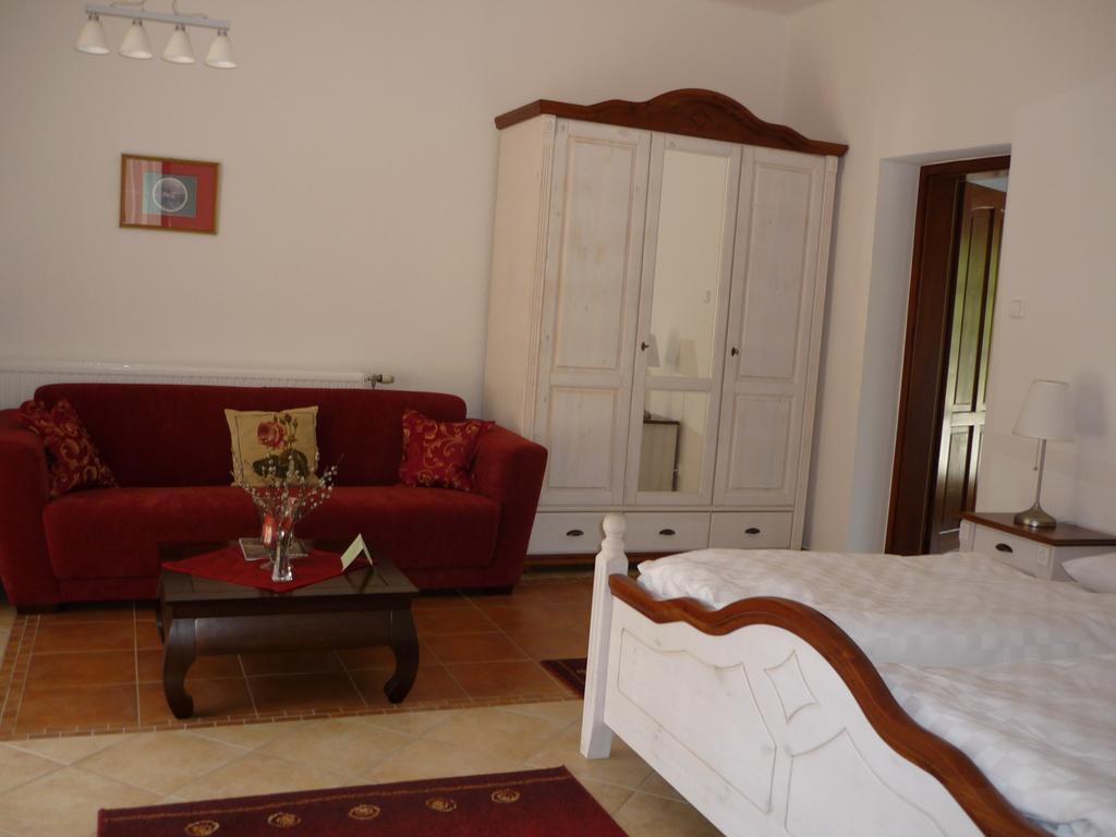 Oereg Malom Hotel Csepreg Номер фото